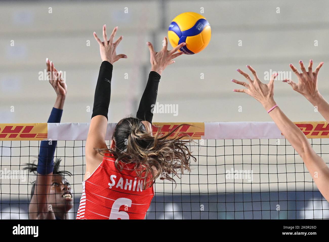 Neapel, Italien. 12. September 2022. Sahin in Action und DHL TESTMATCH AUF DEM WEG ZUR WORRLD-MEISTERSCHAFT Italien-Türkei Palavesuvio (Foto: Agostino Gemito/Pacific Press) Quelle: Pacific Press Media Production Corp./Alamy Live News Stockfoto