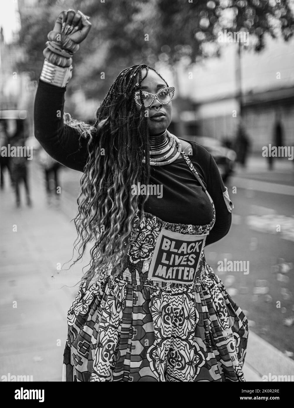 Marvina Newton von 'United for Black Lives' vor dem New Scotland Yard in London protestierte gegen die Erschießung von Chris Kaba. Stockfoto