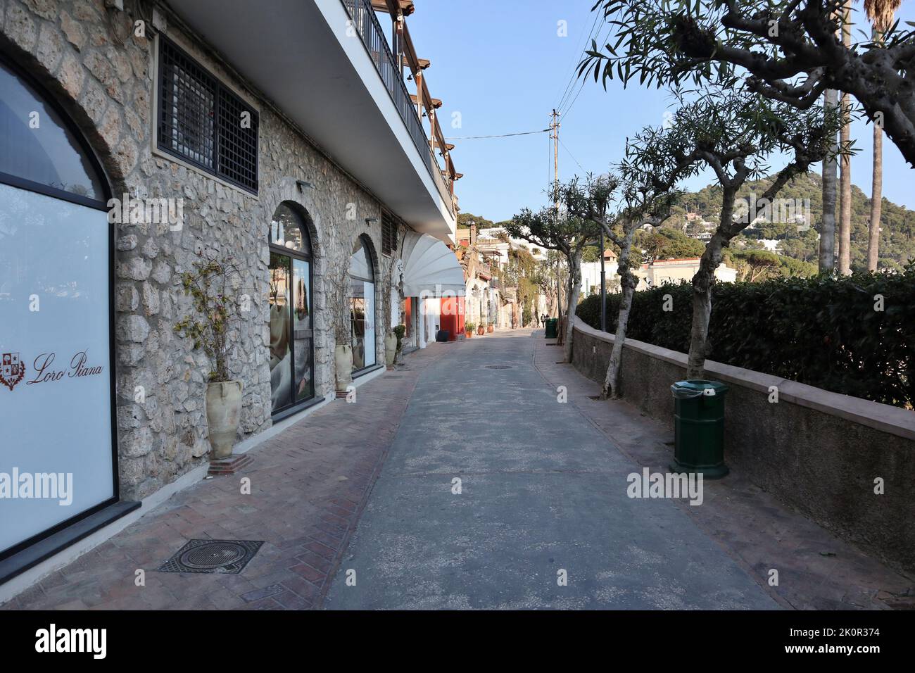 Capri - Via Camerelle verso i faraglioni Stockfoto