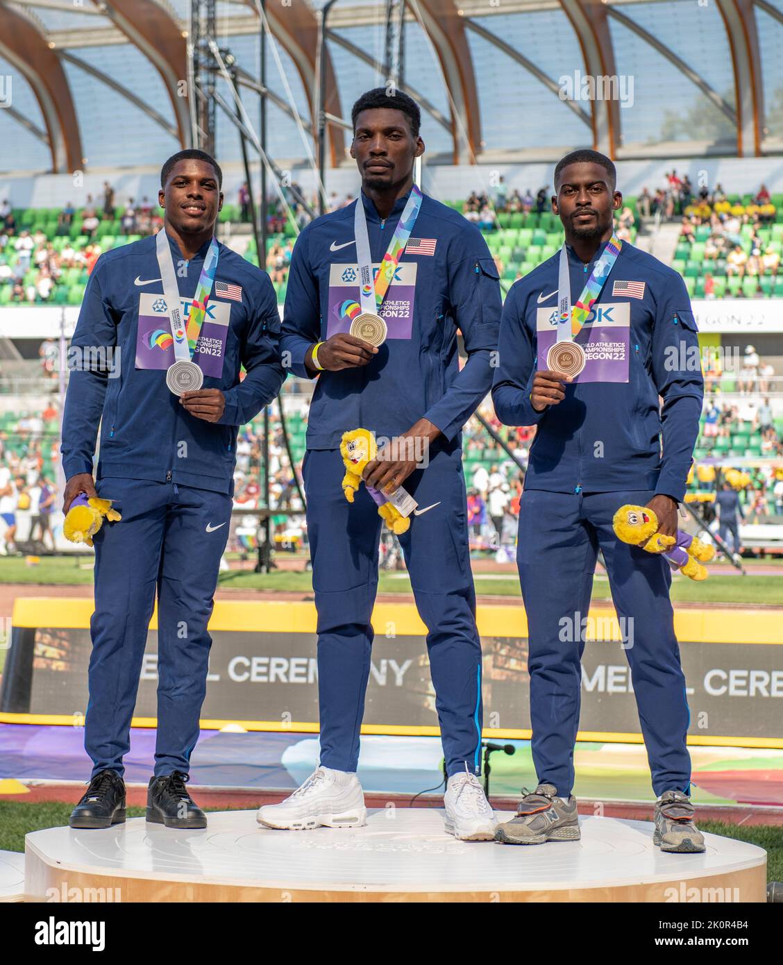 Trayvon Bromell, Fred Kerley und Marvin Bracy aus den USA erhalten die Medaille für den Wettkampf im Finale der Herren 100m beim World Athletics Champi Stockfoto