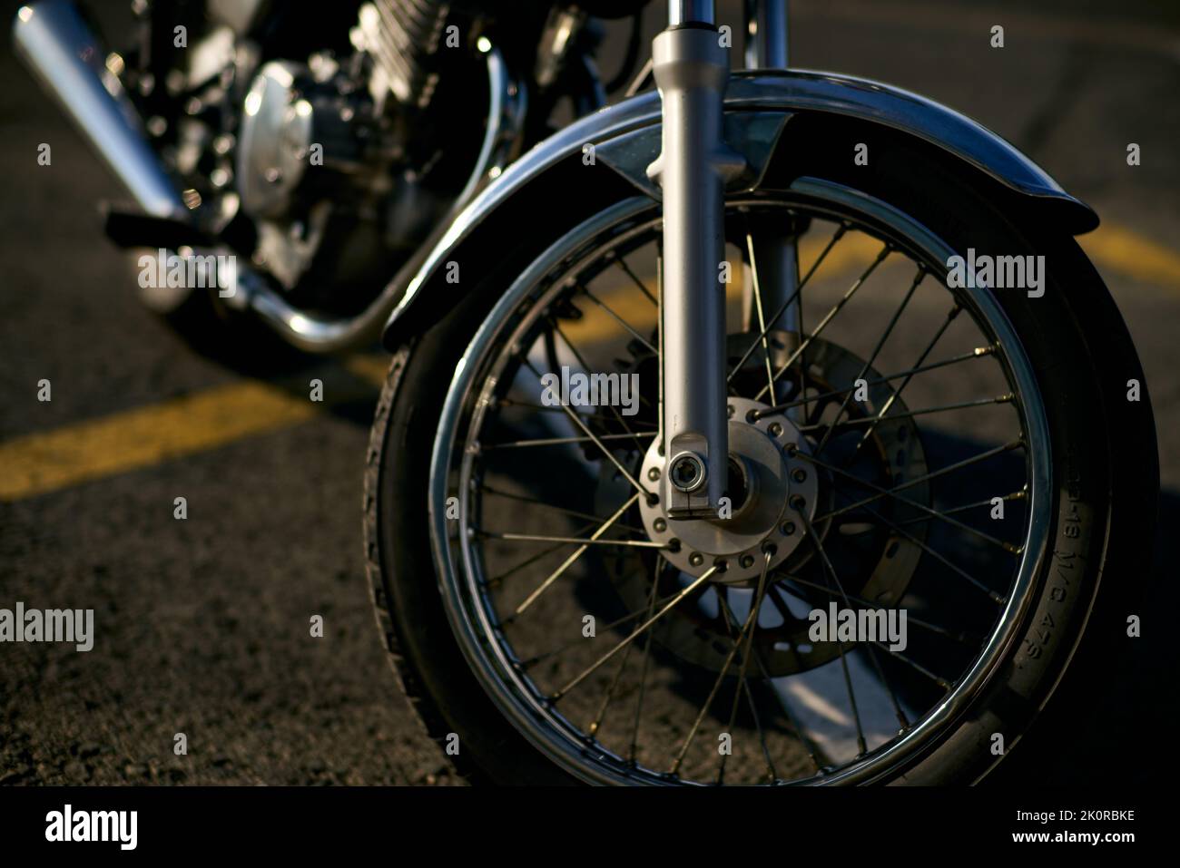Vorderrad- und Scheibenbremse eines klassischen Motorrads Stockfoto