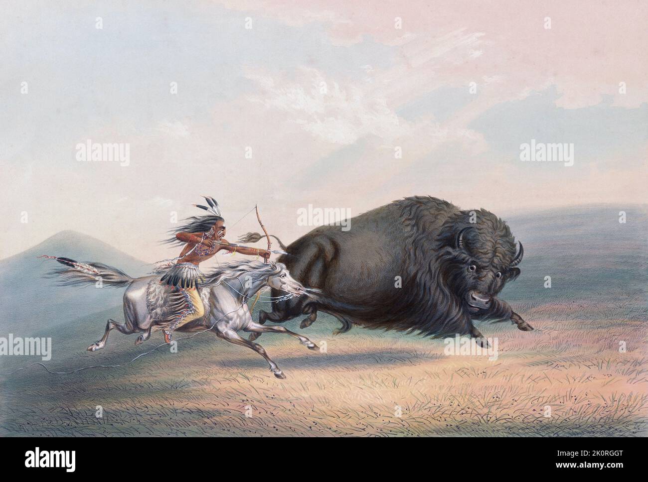 Jagd auf Buffalo. Ein Indianer auf dem Pferderücken schießt mit Pfeil und Bogen auf einen Büffel. American Bison (B. Bison). Aus Catlins nordamerikanischem indischem Portfolio, veröffentlicht in London 1844 vom Künstler, dem amerikanischen Abenteurer George Catlin, 1796 - 1872. Während vieler Reisen hat Catlin mit Stift und Pinsel die Bräuche und Lebensstile der indianischen Stämme aufgenommen. Stockfoto
