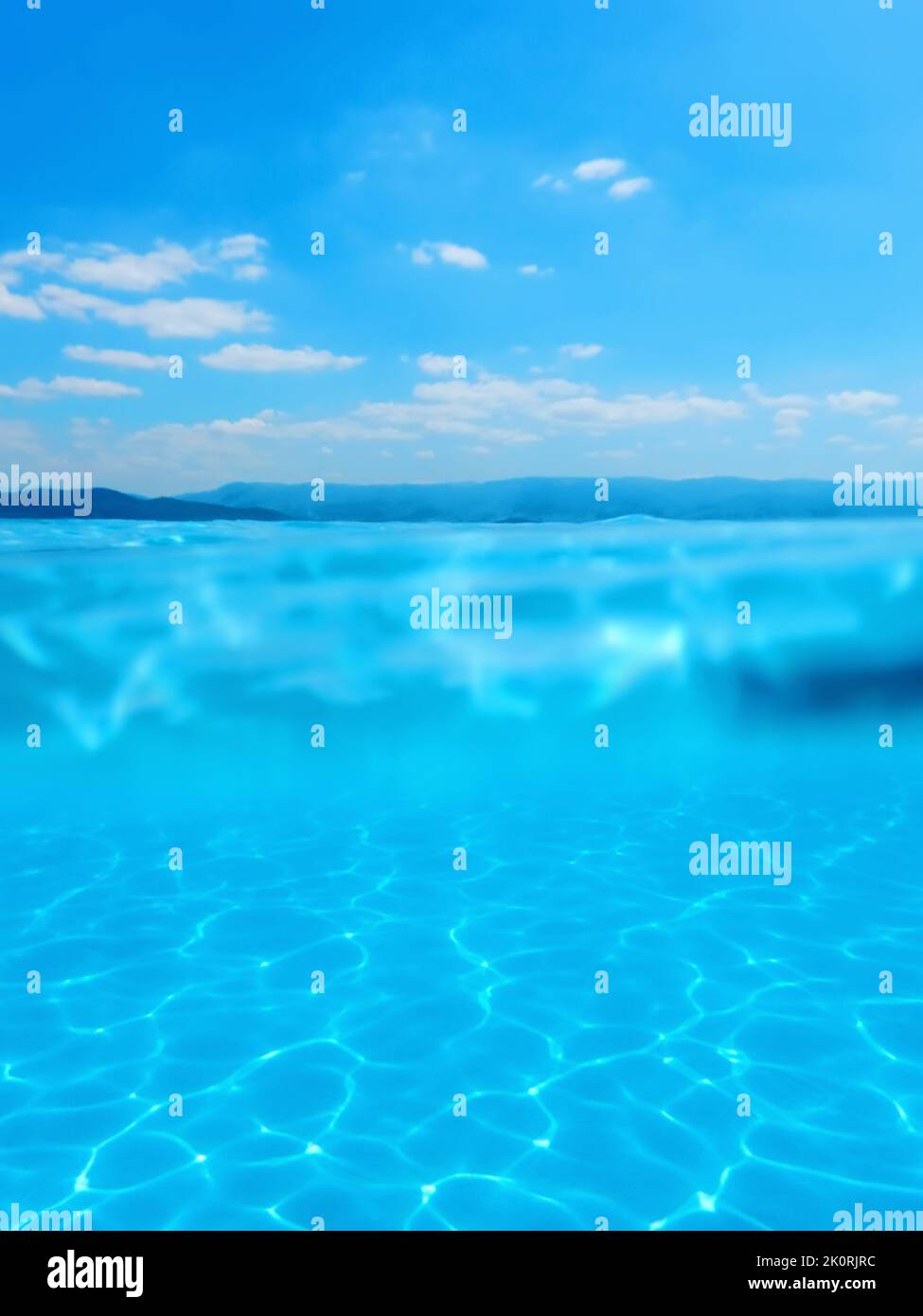 Split Unterwasserpool Foto, klares türkisfarbenes Wasser Stockfoto