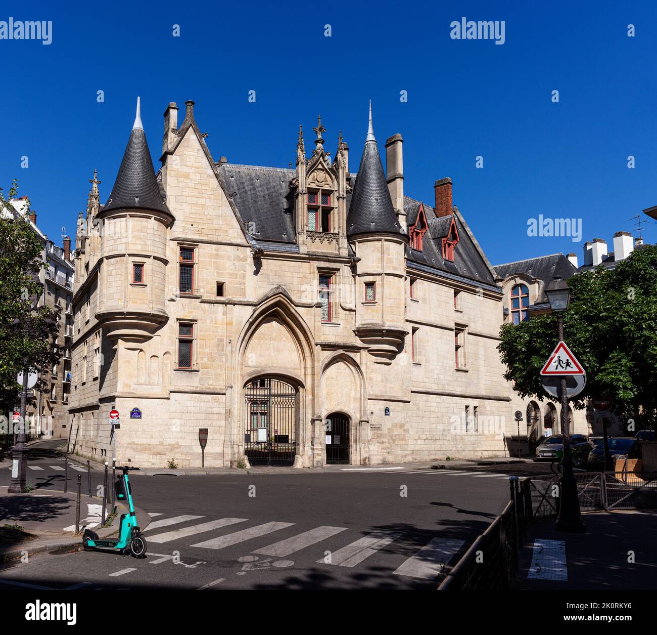 Blick auf das Hotel de Sens im Stadtteil Marais in Paris, Frankreich Stockfoto