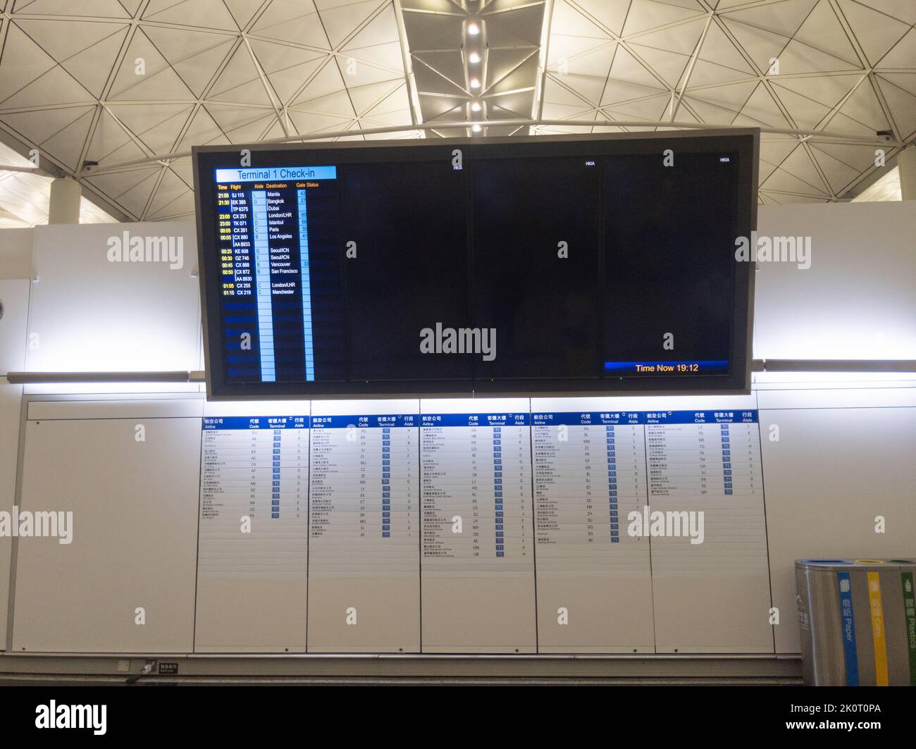 Hongkong - 11. September 2022: Leerer Flughafen Hongkong aufgrund von 19 beschränkter Flugreisen. Stockfoto