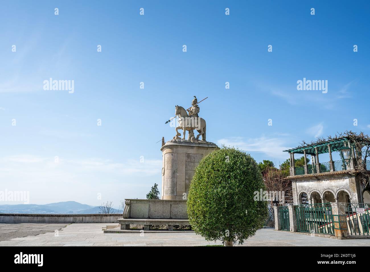 St. Longinus (Sao Longuinho - erstellt von Pedro Jose Luiz im Jahr 1819) Statue im Heiligtum von Bom Jesus do Monte - Braga, Portugal Stockfoto