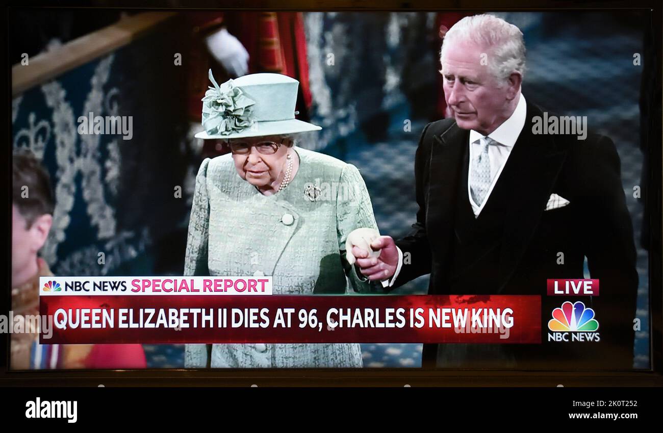 Ein Screenshot eines Sonderberichts des NBC-Fernsehens, der den Tod von Königin Elizabeth ankündigt. Stockfoto