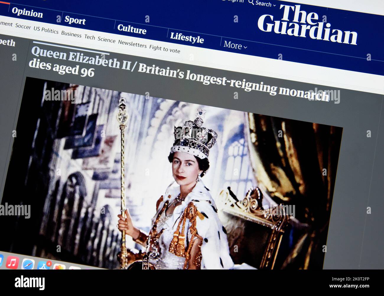 Ein Screenshot der Guardian-Website berichtet über den Tod von Königin Elizabeth. Stockfoto