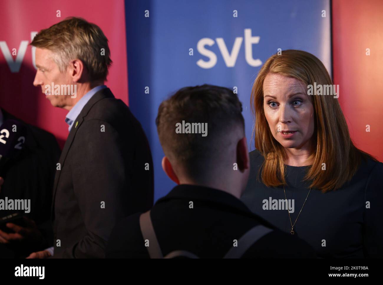 Die schwedischen Parlamentswahlen, Wahltag, am Sonntag in Stockholm, Schweden. Im Bild: Sveriges Television's Sendung während der Wahlnacht. Im Bild rechts: Annie Lööf, die Zentrumspartei (auf schwedisch: Centerparty). Links: Per Bolund, die Grünen (schwedisch: Miljöpartiet de gröna). Stockfoto