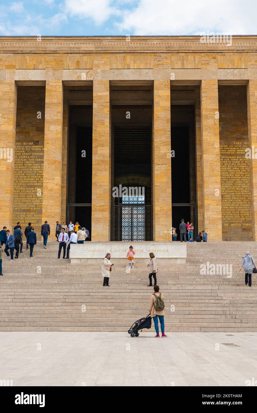 Anitkabir und das türkische Volk. Mausoleum von Mustafa Kemal Atatürk. 10 Kasim oder 10.. november Gedenktag von Atatürk Hintergrundbild. Ankara Türkei - Stockfoto