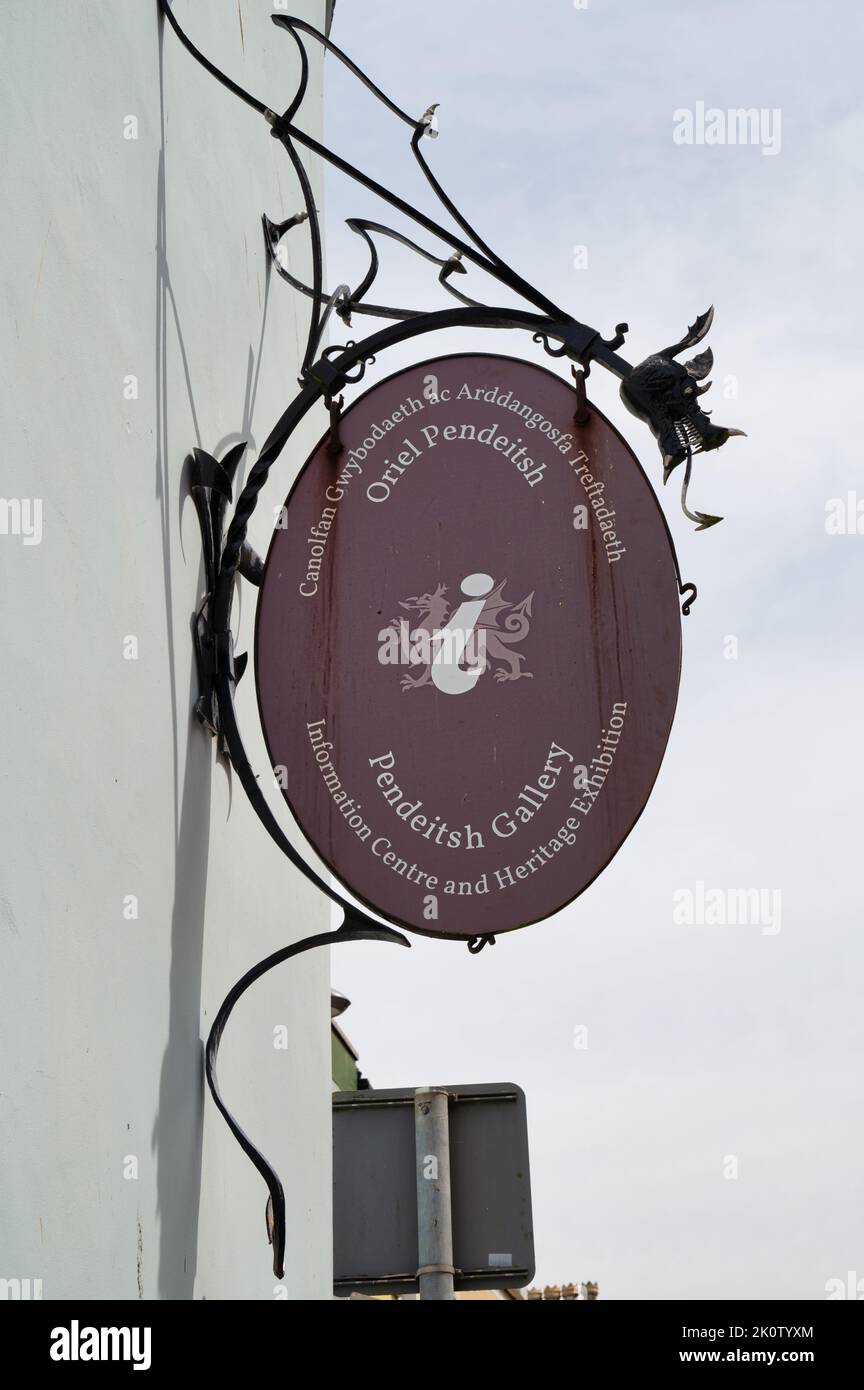 Caernarfon, Großbritannien - 11. Juli 2022: Das Schild für die Pondeitsch Galerie in Caernarfon in Nordwales Stockfoto