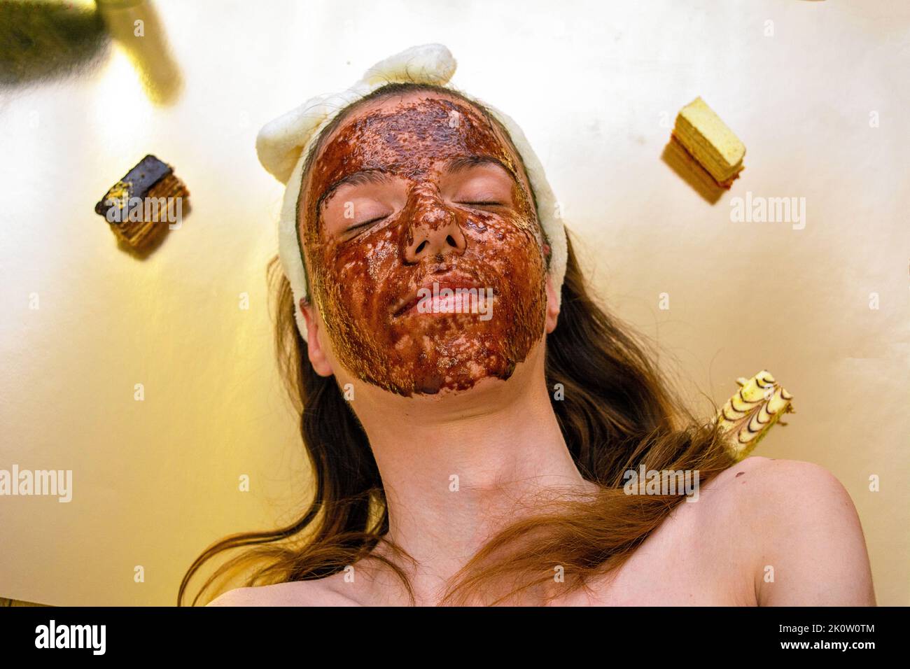 Kaffee und Honig Gesichtsmaske für tiefe Falten und Anti-Aging-Effekte auf der Haut verwendet, während auch feuchtigkeitsspendend Stockfoto