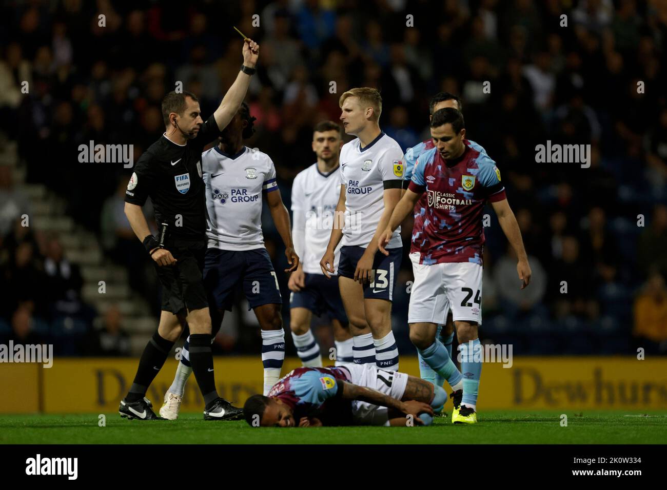 Ali McCann von Preston North End wird während des Sky Bet Championship-Spiels im Deepdale Stadium, Preston, gebucht. Bilddatum: Dienstag, 13. September 2022. Stockfoto