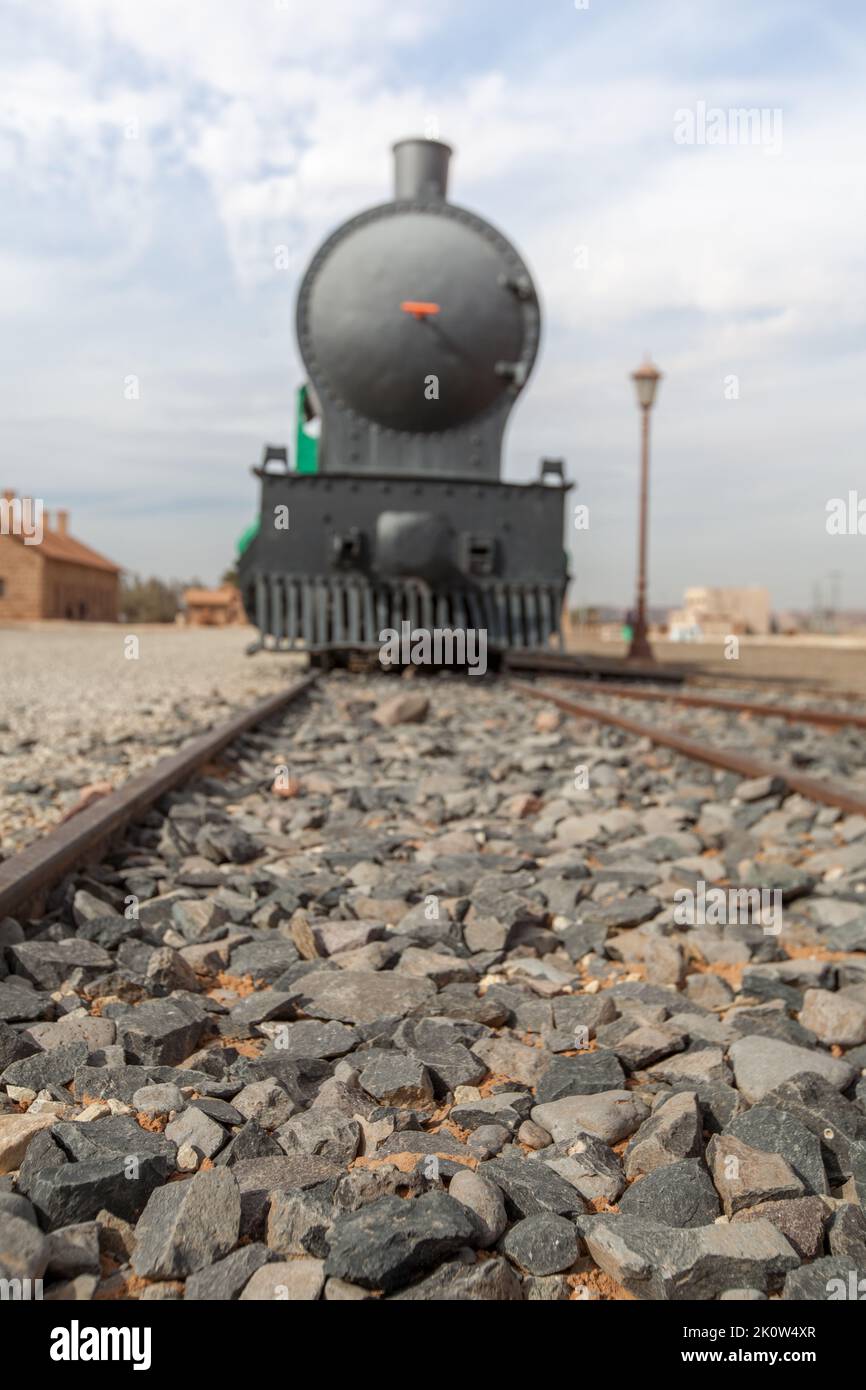 Al Ula, Saudi-Arabien – restaurierter Hejaz-Eisenbahnzug, der vom Osmanischen Reich gebaut wurde Stockfoto