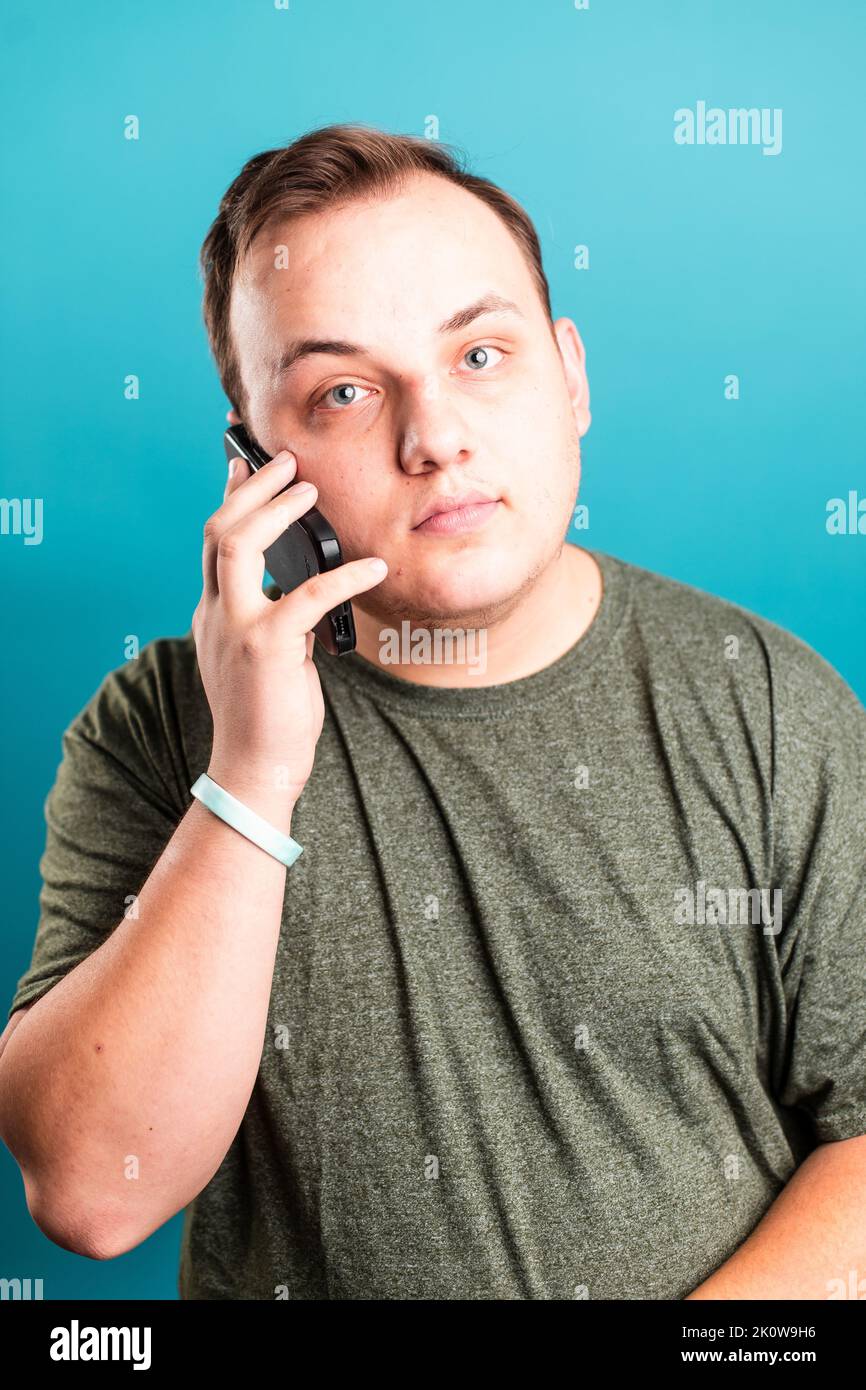 Mann am Handy sprechen Stockfoto