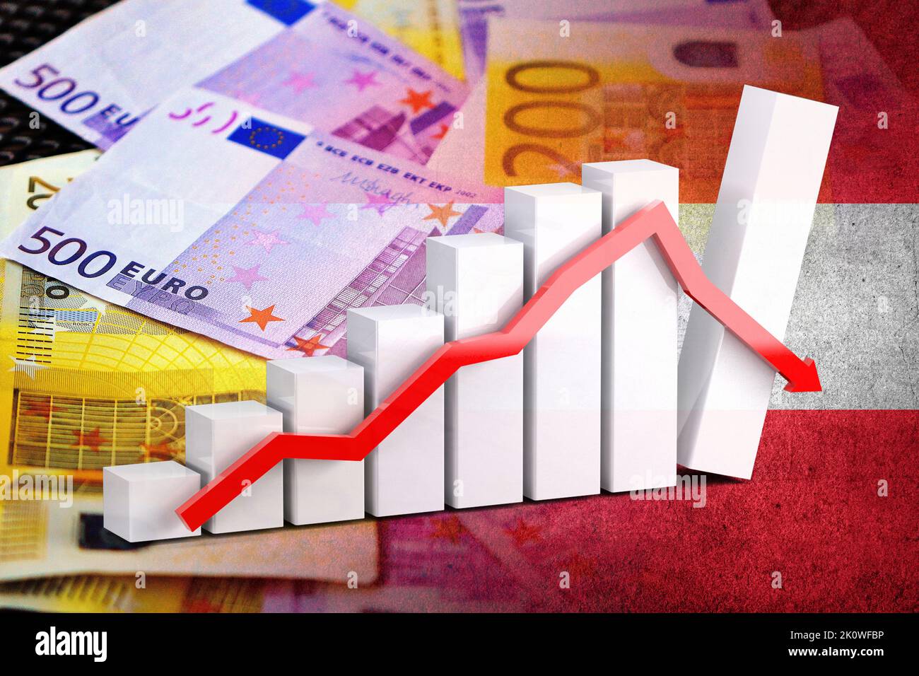 Wirtschaftsdiagramm: Abwärtspfeil, Euro-Cash-Banknoten und Österreich-Flagge (Geld, Wirtschaft, Unternehmen, Finanzen, Krise) Stockfoto