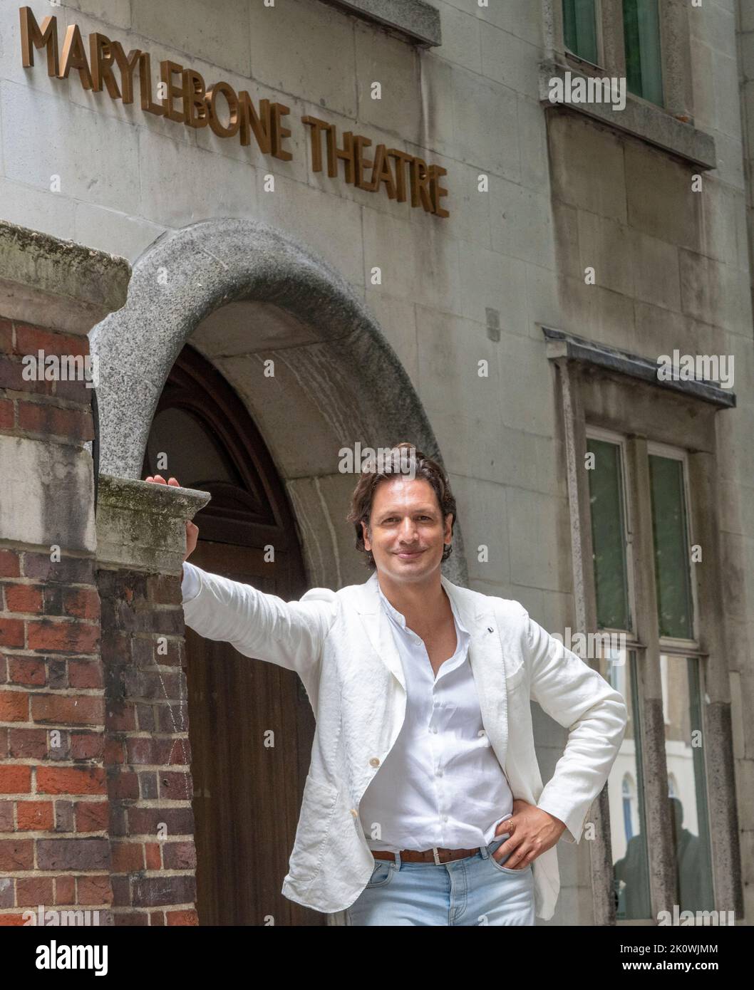 Alexander J Gifford, künstlerischer Leiter des Marylebone Theatre in London, am 3. August 2022. Kredit: Rob Taggart/Alamy Stockfoto