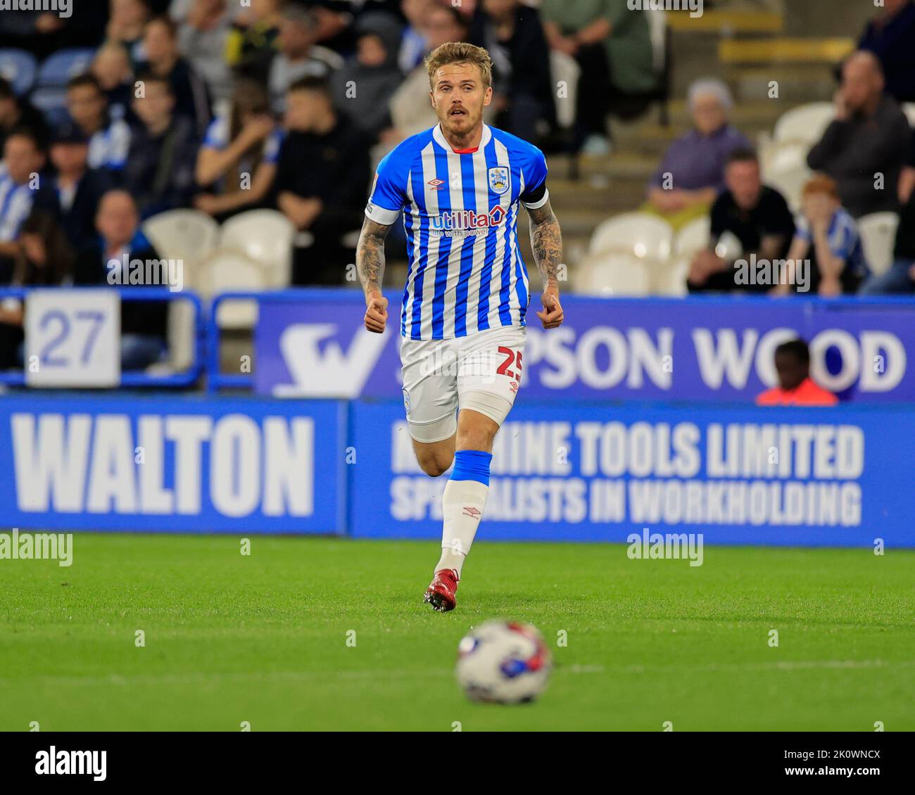 Huddersfield, Großbritannien. 13. September 2022. Danny ward #25 von Huddersfield Town während des Sky Bet Championship-Spiels Huddersfield Town gegen Wigan Athletic im John Smith's Stadium, Huddersfield, Großbritannien, 13.. September 2022 (Foto von Conor Molloy/News Images) in Huddersfield, Großbritannien am 9/13/2022. (Foto von Conor Molloy/News Images/Sipa USA) Quelle: SIPA USA/Alamy Live News Stockfoto