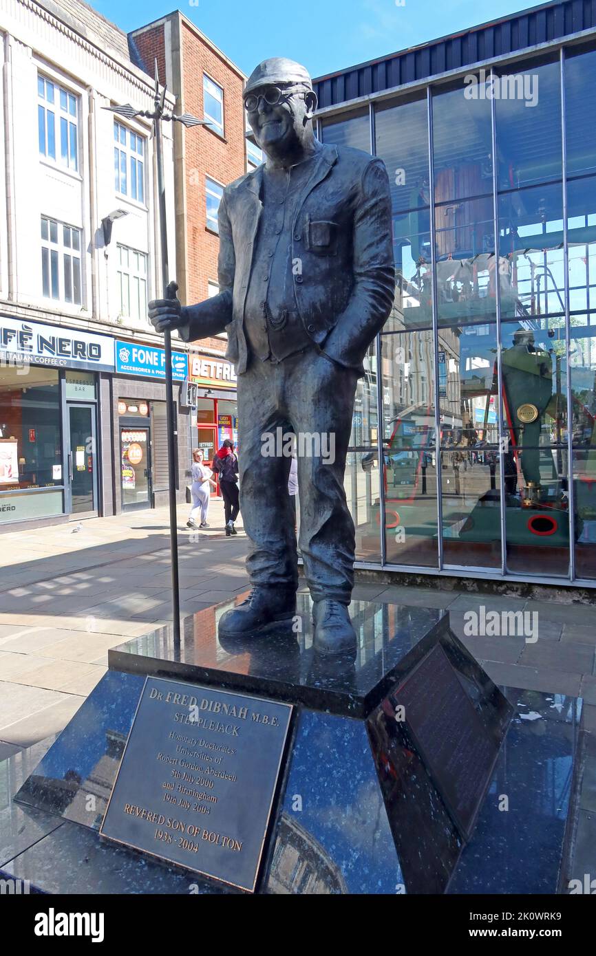 Dr. Fred Dibnah Steeplejack Bronze Statue, verehrter Sohn von Bolton, berühmter Boltonier 1938-2004, Bolton Stadtzentrum, Lancs, England, UK Stockfoto
