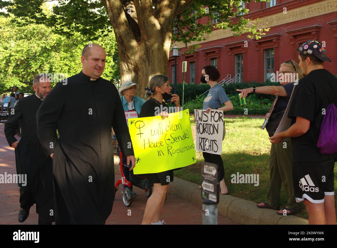 Washington DC, USA. 13. September 2022. Demonstranten für Abtreibungsrechte verhöhnten die Teilnehmer der Susan B. Anthony Gala in der Innenstadt von Washington. Quelle: Philip Yabut/Alamy Live News. Stockfoto