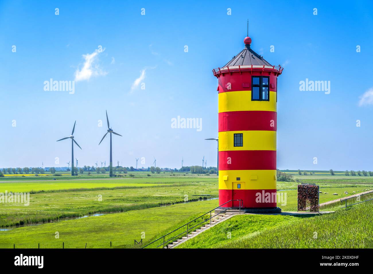 Leuchtturm Pilsum in Greetsiel, Krummhoern, Nordsee, Deutschland Stockfoto