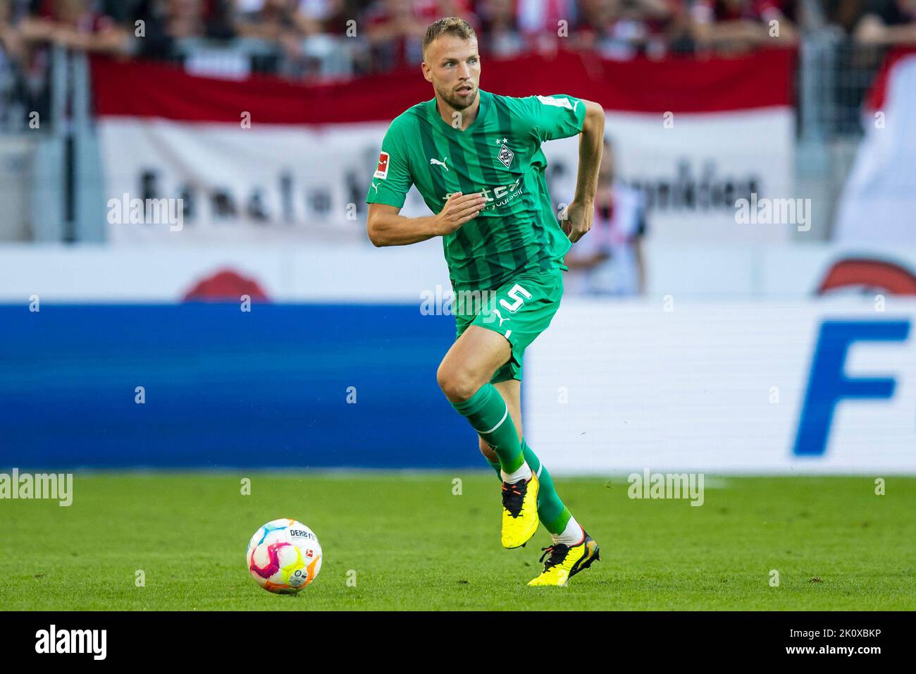 Freiburg Im Breisgau, Deutschland. 11. September 2022. Fußball: Bundesliga, SC Freiburg - Bor. Mönchengladbach, Spieltag 6, Europa-Park Stadion. Gladbachs Marvin Friedrich in Aktion. Quelle: Tom Weller/dpa/Alamy Live News Stockfoto