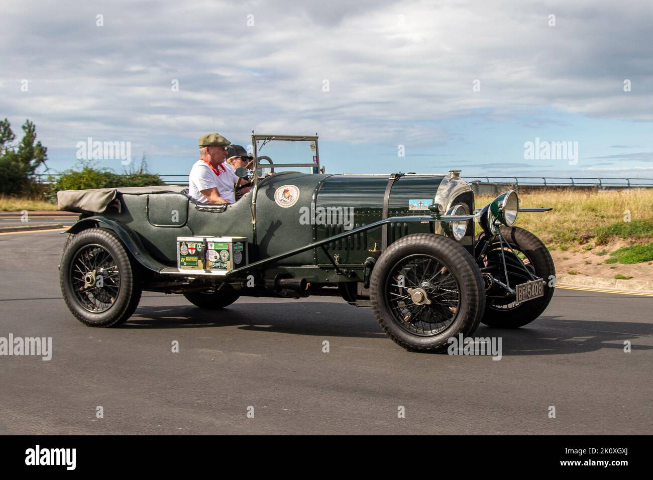 1922 20er Jahre Vorkriegszeit Green BENTLEY 2998 ccm, „Le Mans“ Sports Tourer Benzin beim Southport Classic Car and Speed Event an der Uferpromenade, Großbritannien Stockfoto