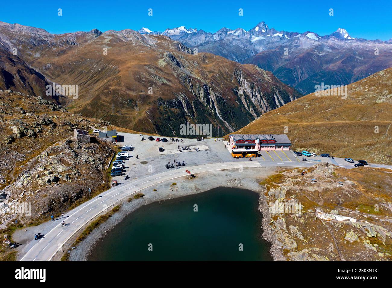 Auf dem Nufenenpass, im Hintergrund die Gipfelkette der Walliser Alpen, Goms, Wallis, Schweiz Stockfoto