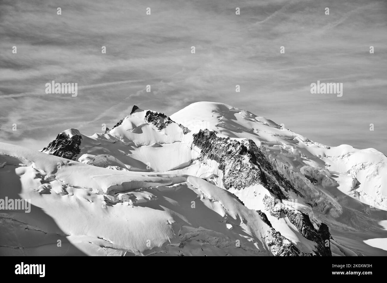 Toller Blick auf den Berg: Monte Blanc vom Aiguille du Midi. Chamonix Frankreich. Bergsteigen über dem Gletscher Stockfoto