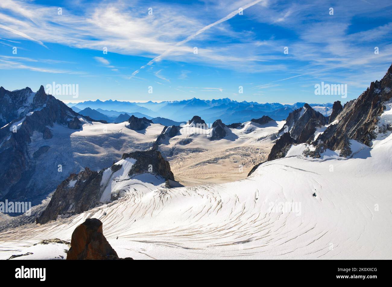 Mont Blanc höchster Berg der Alpen. Bergsteigen Schnee und Eis. Atemberaubendes Bergpanorama. Aiguille du Midi Stockfoto