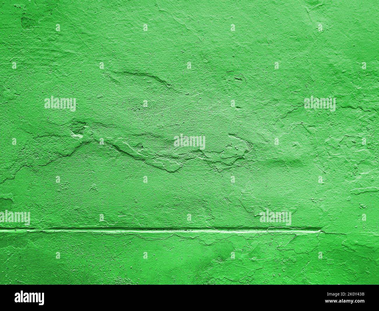 Alte raue grüne Zementwand als grunge Hintergrund und Textur, lebendige Farbfassade Stockfoto