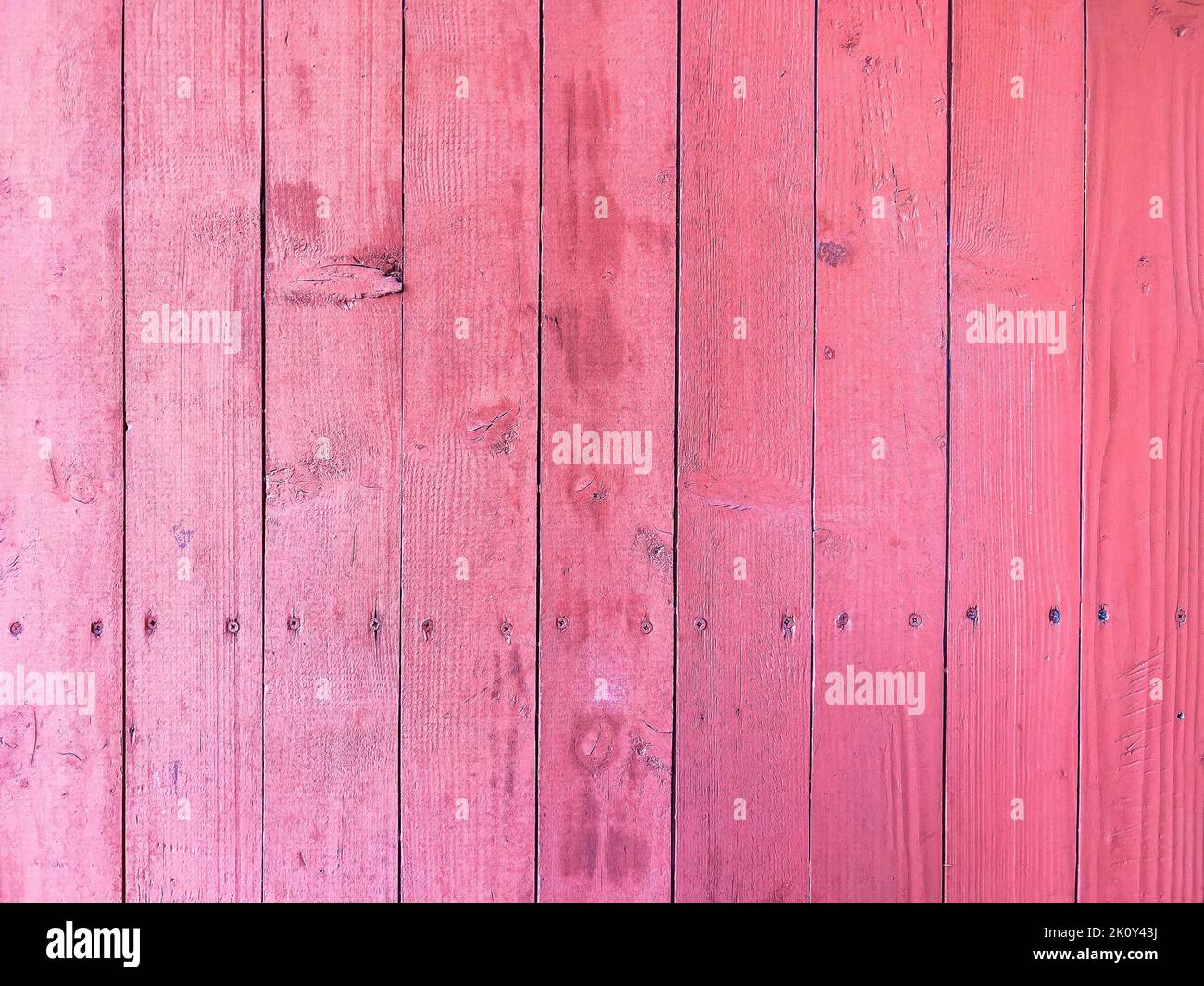 Rosa Planken als Hintergrund. Textur von alten abgenutzten Holzbrettern für Hartholzböden im Freien verwendet. Stockfoto