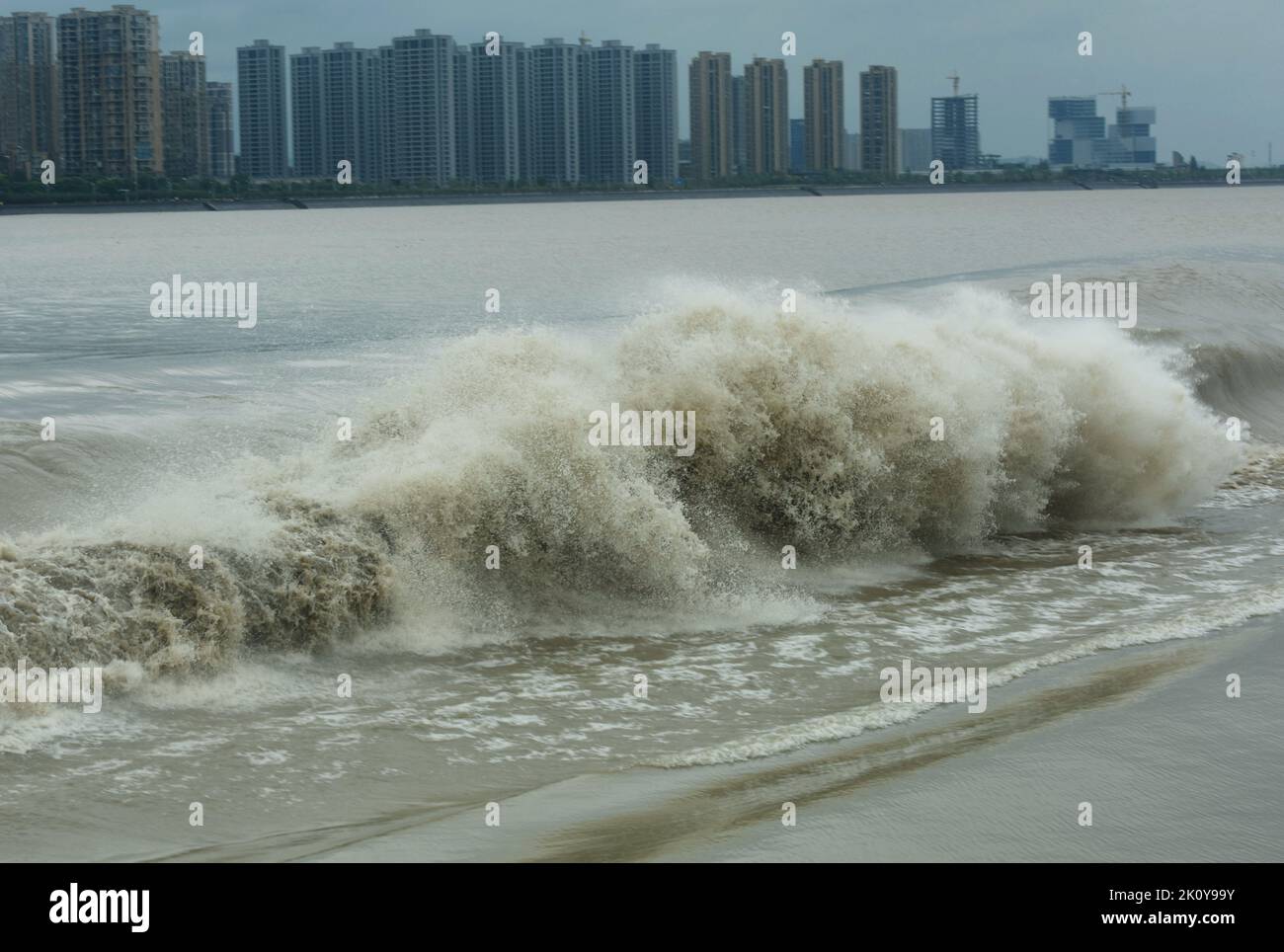 HANGZHOU, CHINA 14. SEPTEMBER 2022 die Quellfluß des Qiantang