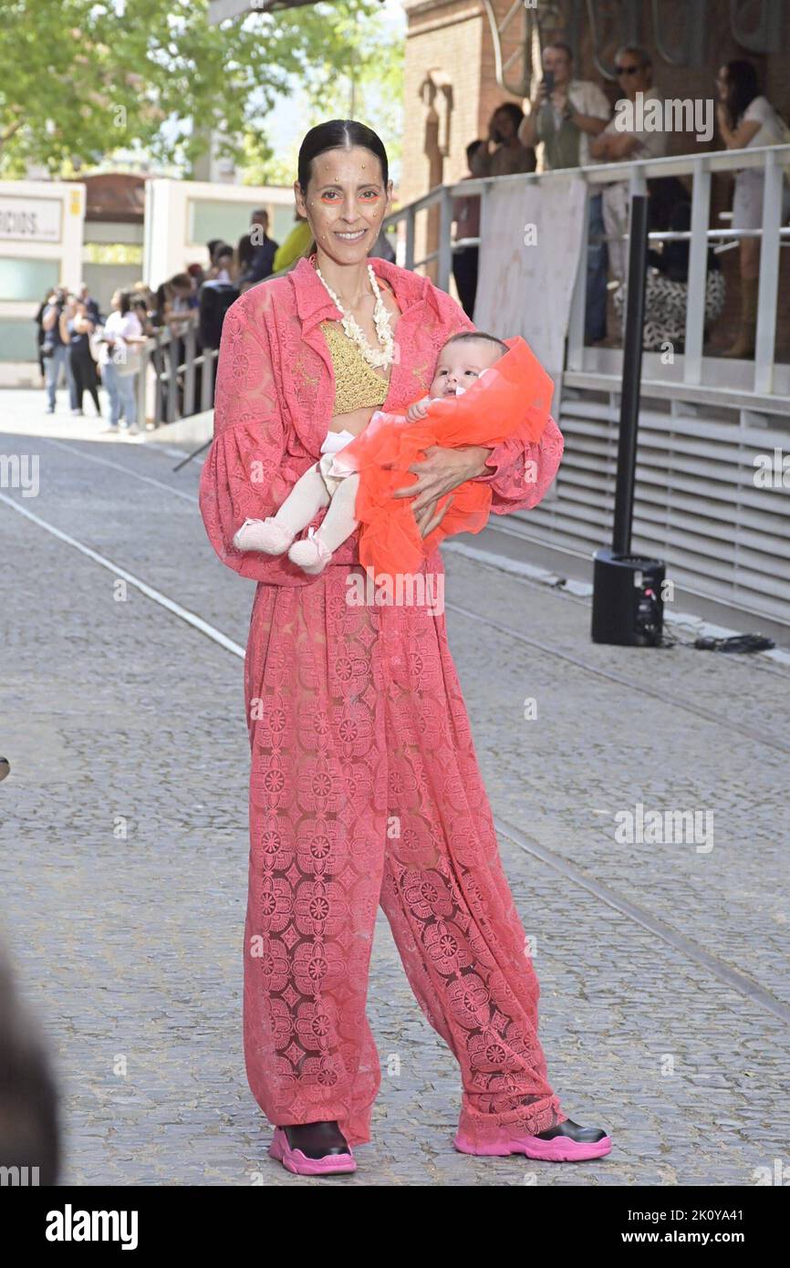 Madrid, Spanien. 14. September 2022. Ein Model trägt die Kollektion Maria La Fuente während DER PASARELA Cibeles Fashion Week Madrid am Mittwoch, den 14. September 2022.Quelle: CORDON PRESS/Alamy Live News Stockfoto