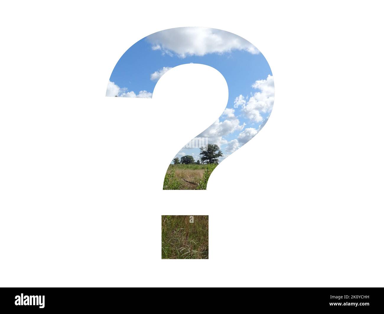 Fragezeichen des Alphabets mit Landschaft mit Wolke, blauem Himmel, Bäumen, Sonne, Gras und Moorland. Mit Farben blau, weiß, grün, rosa und yello Stockfoto