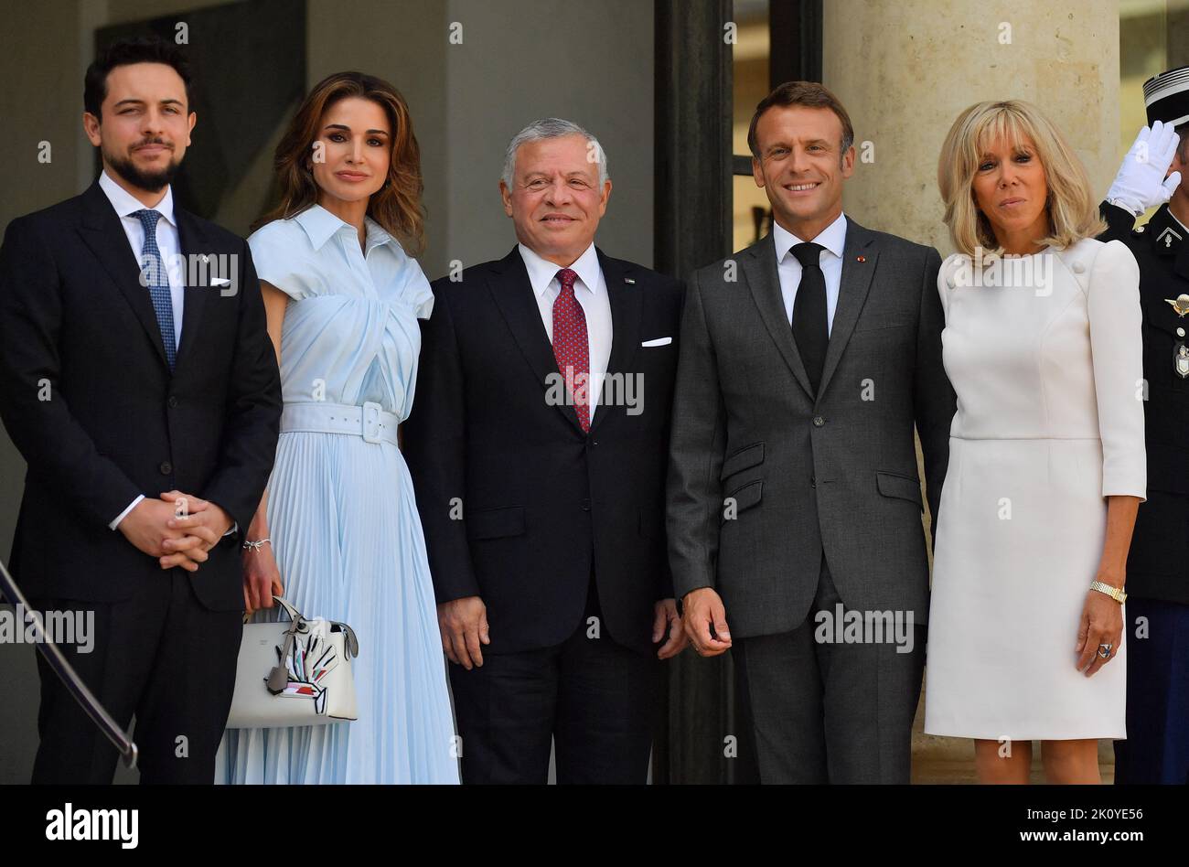 Paris, Frankreich. 14. September 2022. Der französische Präsident Emmanuel Macron und seine Frau Brigitte Macron heißen am 14. September 2022 König Abdullah von Jordanien, Königin Rania und Kronprinz Hussein im Elysée-Palast in Paris, Frankreich, willkommen. Foto von Christian Liewig/ABACAPRESS.COM Quelle: Abaca Press/Alamy Live News Stockfoto