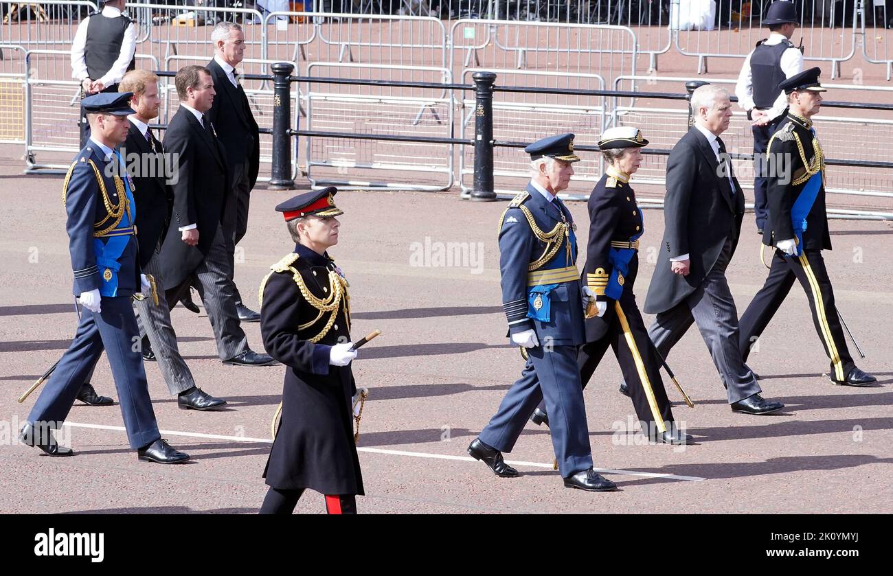 König Charles III, die Prinzessin Royal, der Herzog von York, der Graf