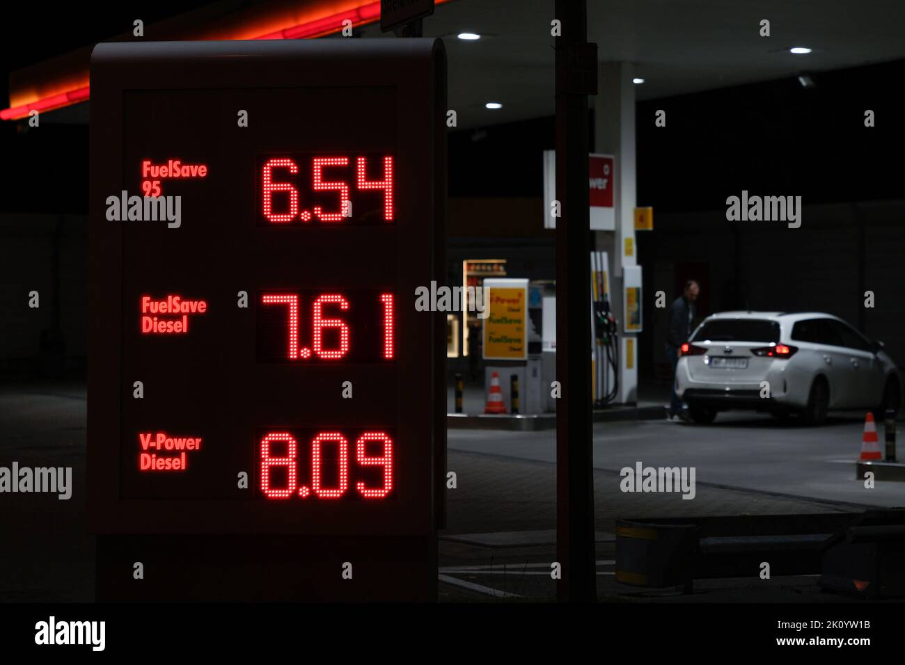 Warschau, Polen. 04. September 2022. Eine Shell-Tankstelle wird am 29. Juni 2022 in Warschau, Polen, gesehen. (Foto von Jaap Arriens /Sipa USA) Quelle: SIPA USA/Alamy Live News Stockfoto