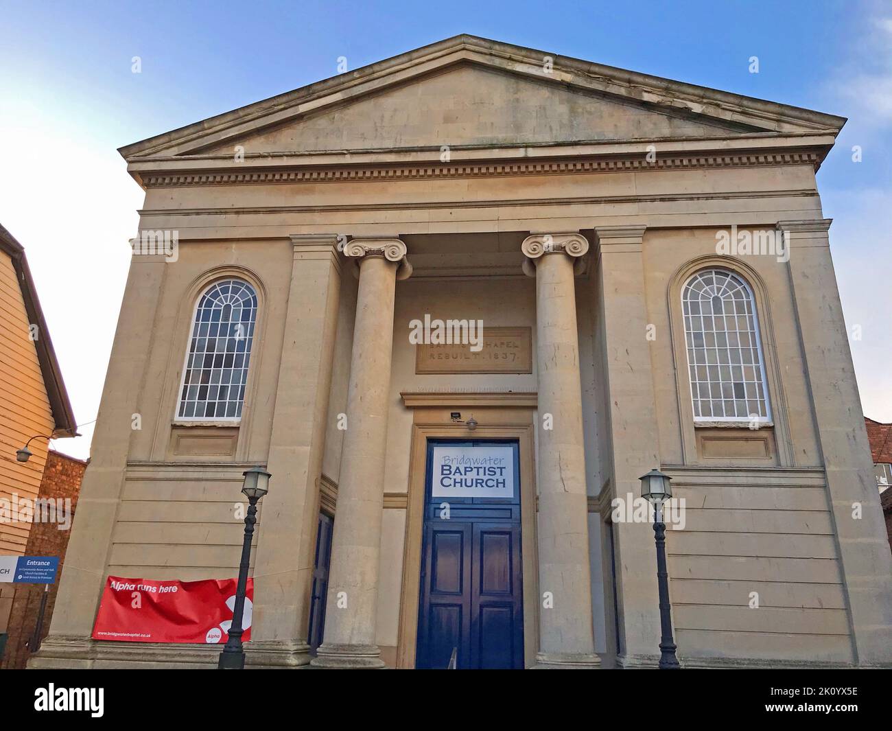 Bridgwater Baptist Chapel wurde 1837 im neoklassischen Stil umgebaut, St Mary Street, Sedgemoor, Somerset, England, GROSSBRITANNIEN, TA6 3LY Stockfoto