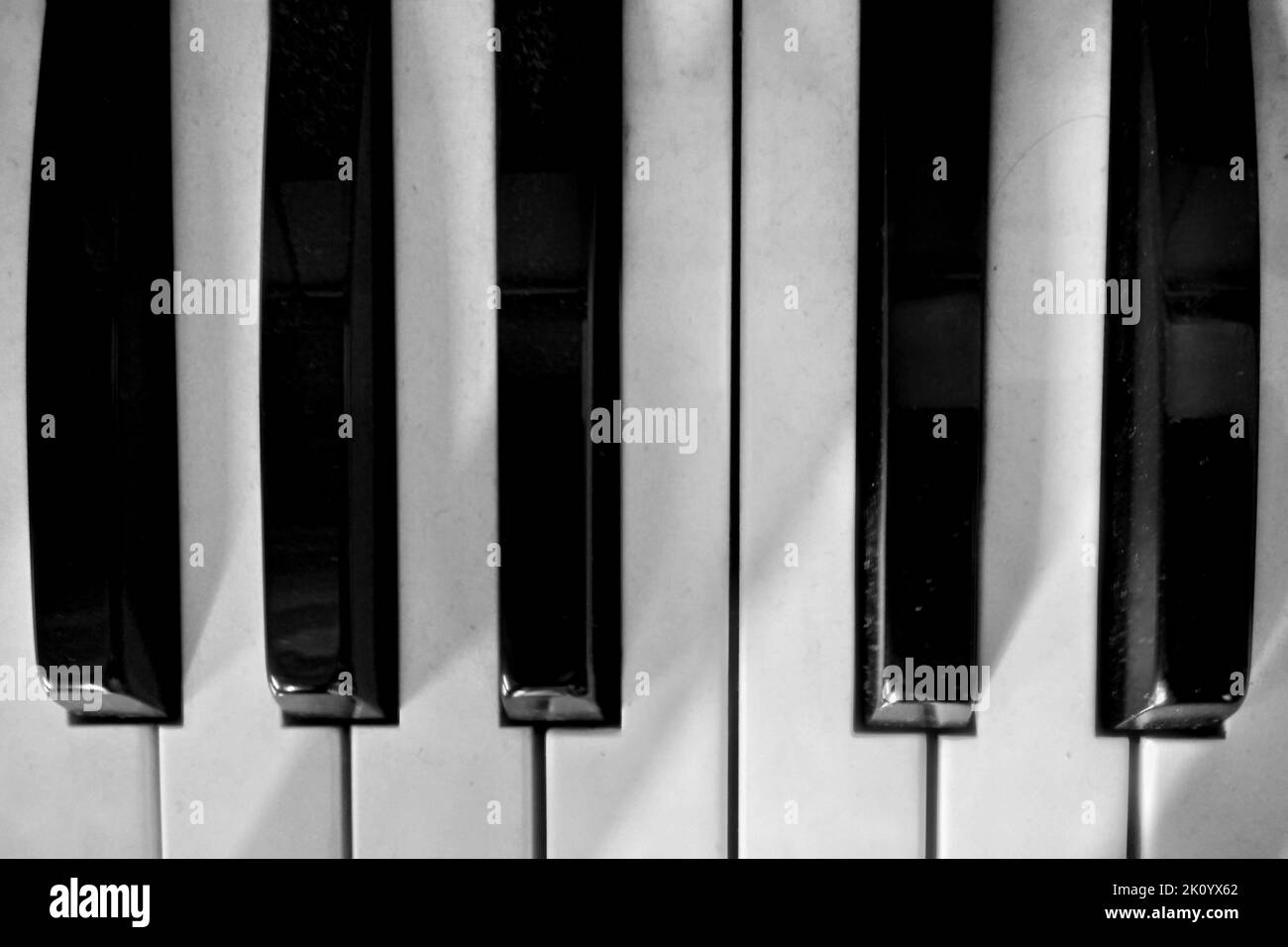Eine Nahaufnahme von Klavierfliesen Hintergrund Stockfoto