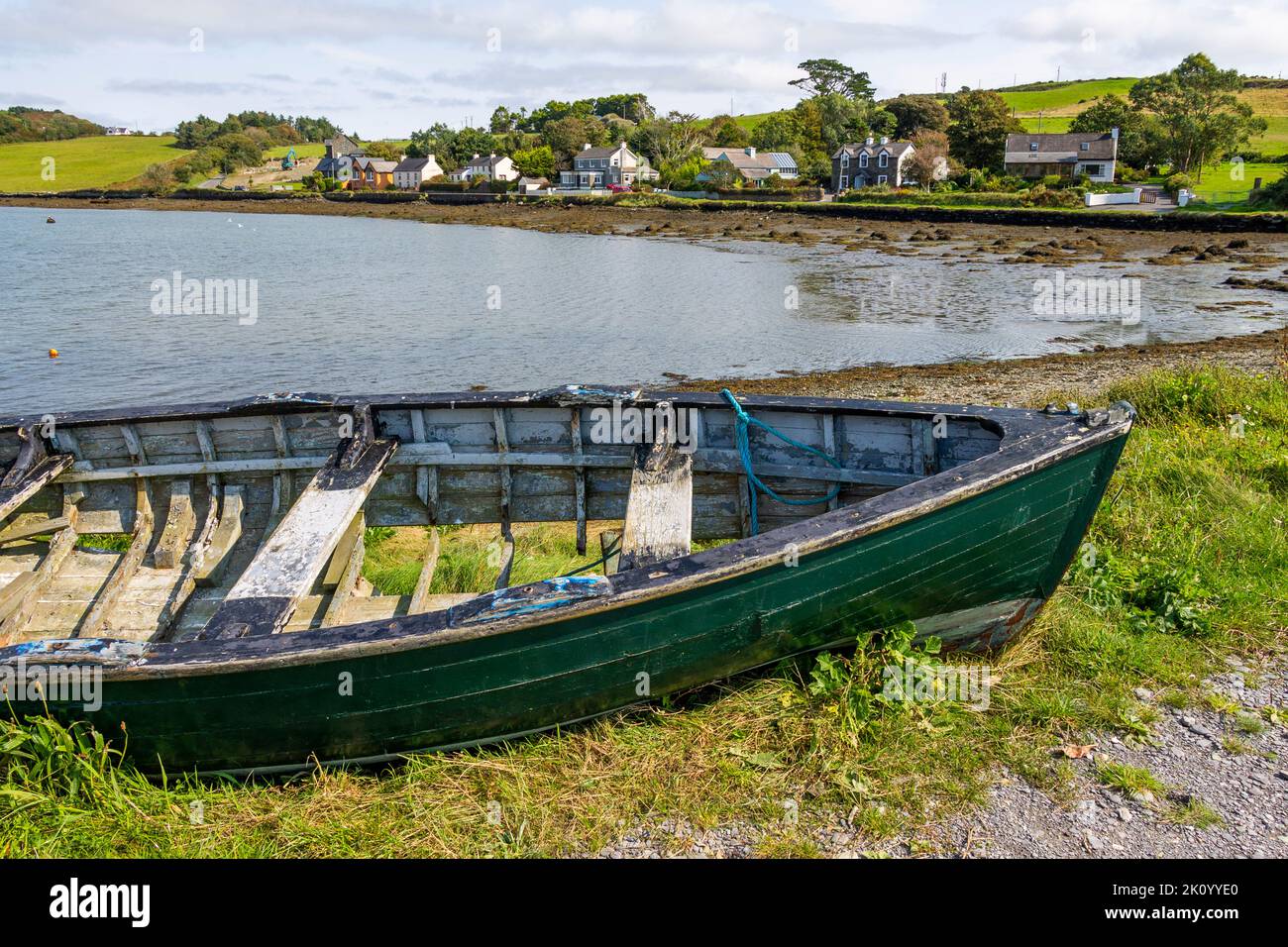 Schiffswrack aus Holz oder Schiffswrack am Tidal Creek Foreshore Stockfoto