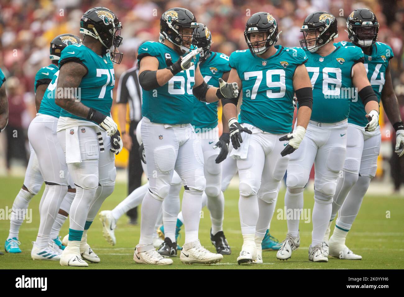 Jacksonville Jaguars Offensive Line Jawaan Taylor (75), Brandon Scherff (68), Luke Fortner (79), Ben Bartch (78) und Cam Robinson (74) während des NFL-Spiels zwischen den Jacksonville Jaguars bei Washington Commanders am 11. September 2022 im FedEx Field in Landover, MD. (Max Siker / Bild von Sport) Stockfoto