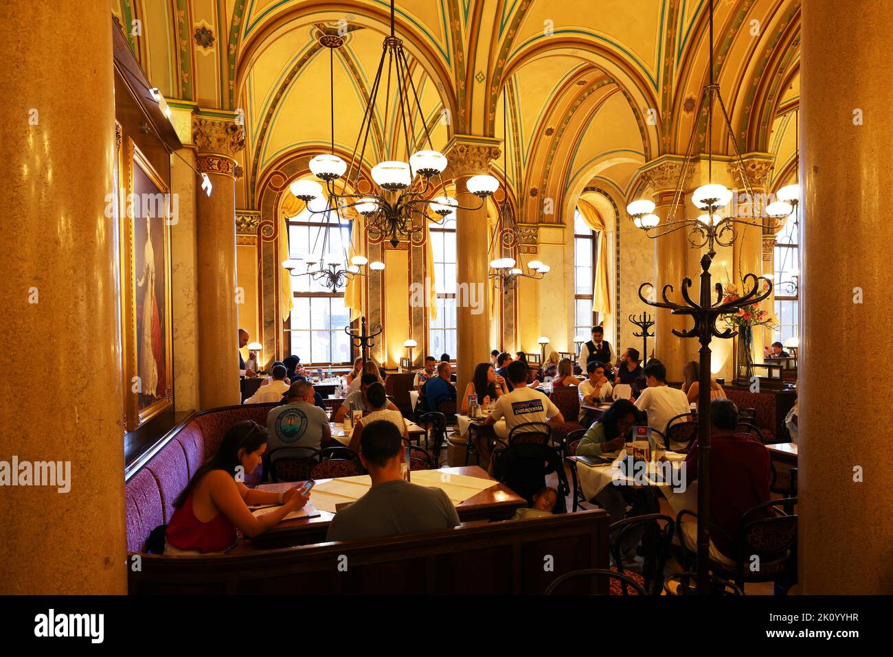 Wiener Cafehaus Breite Straße Lübeck Wien cafehaus -Fotos und -Bildmaterial in hoher Auflösung – Alamy