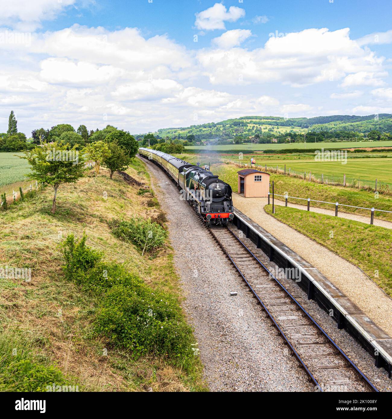 Dampflokomotive 35006 Peninsular & Oriental S. N.Co (SR 21C6 & BR 35006) vorbei an Hailes Abbey Halt auf der Gloucestershire & Warwickshire Railway 6/7/22 Stockfoto