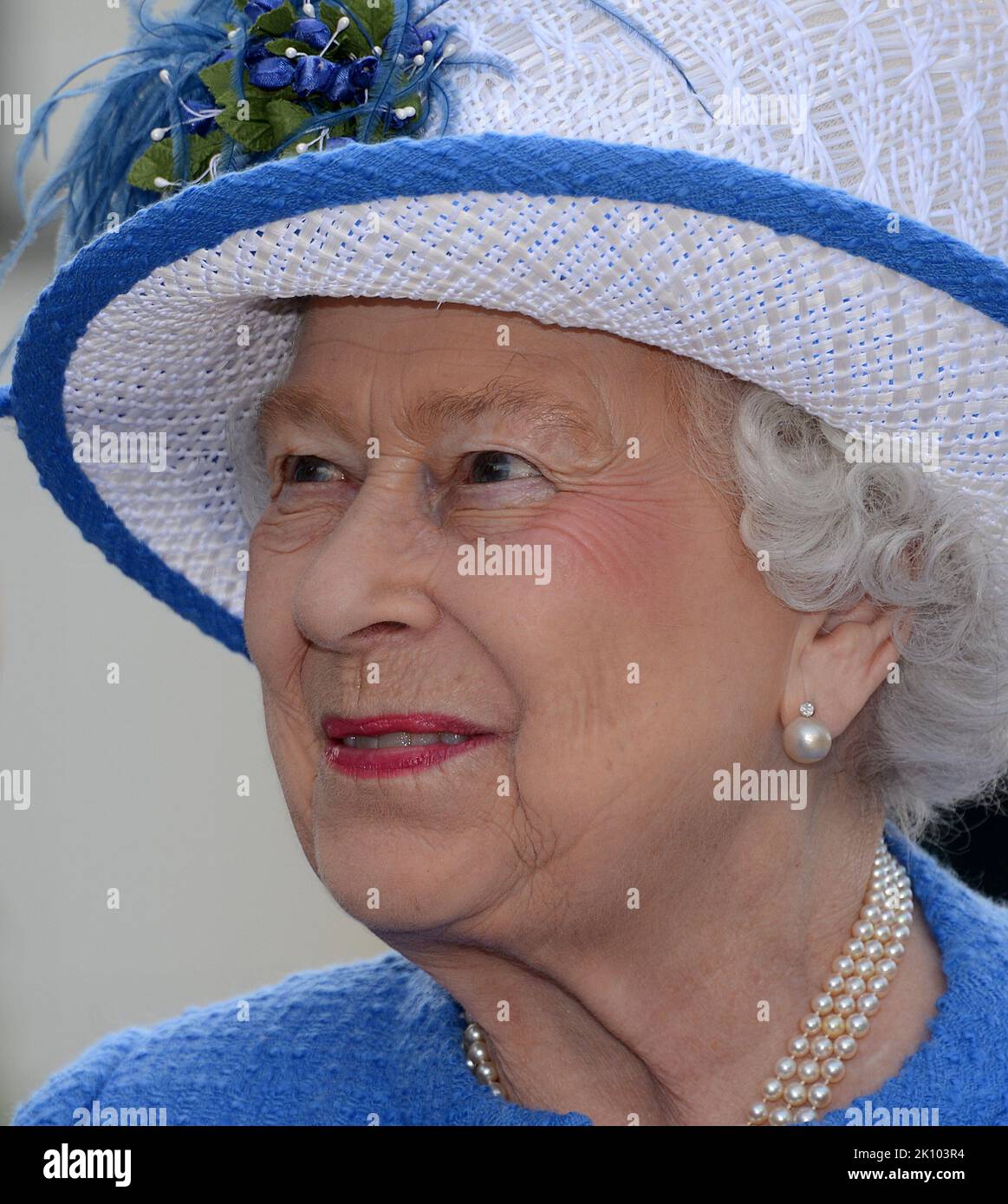 KÖNIGIN ELIZABETH II. UND PRINZ PHILIP DER HERZOG VON EDINBURGH BEI DER OFFICAIL ERÖFFNUNG EINES NEUEN SUPERKRANKENHAUSES IN GLASGOW... DER KÖNIGIN ELIZABETH U Stockfoto