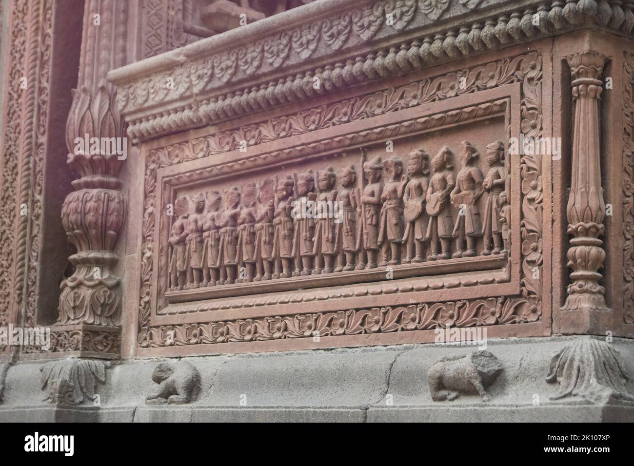 Dekorative Wandskulpturen von Boliya Sarkar KI Chhatri, Indore, Madhya Pradesh. Auch bekannt als Malhar Rao Chhatri. Indische Architektur. Uralter archit Stockfoto