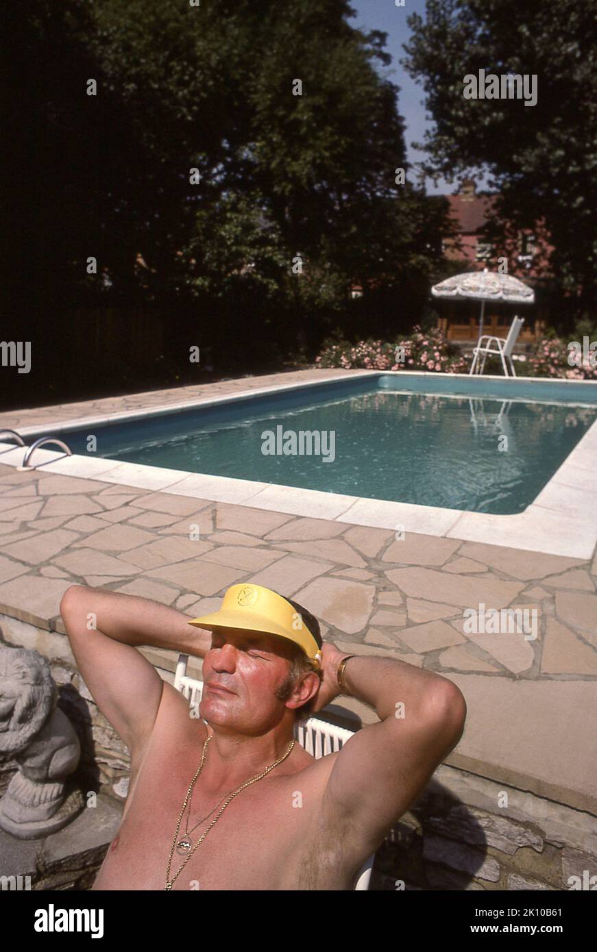 Boxer Henry Cooper zu Hause Stockfoto