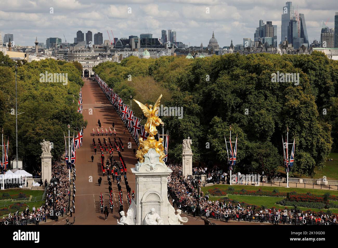 LONDON, ENGLAND 14. SEPTEMBER Mitglieder der Öffentlichkeit Reihen