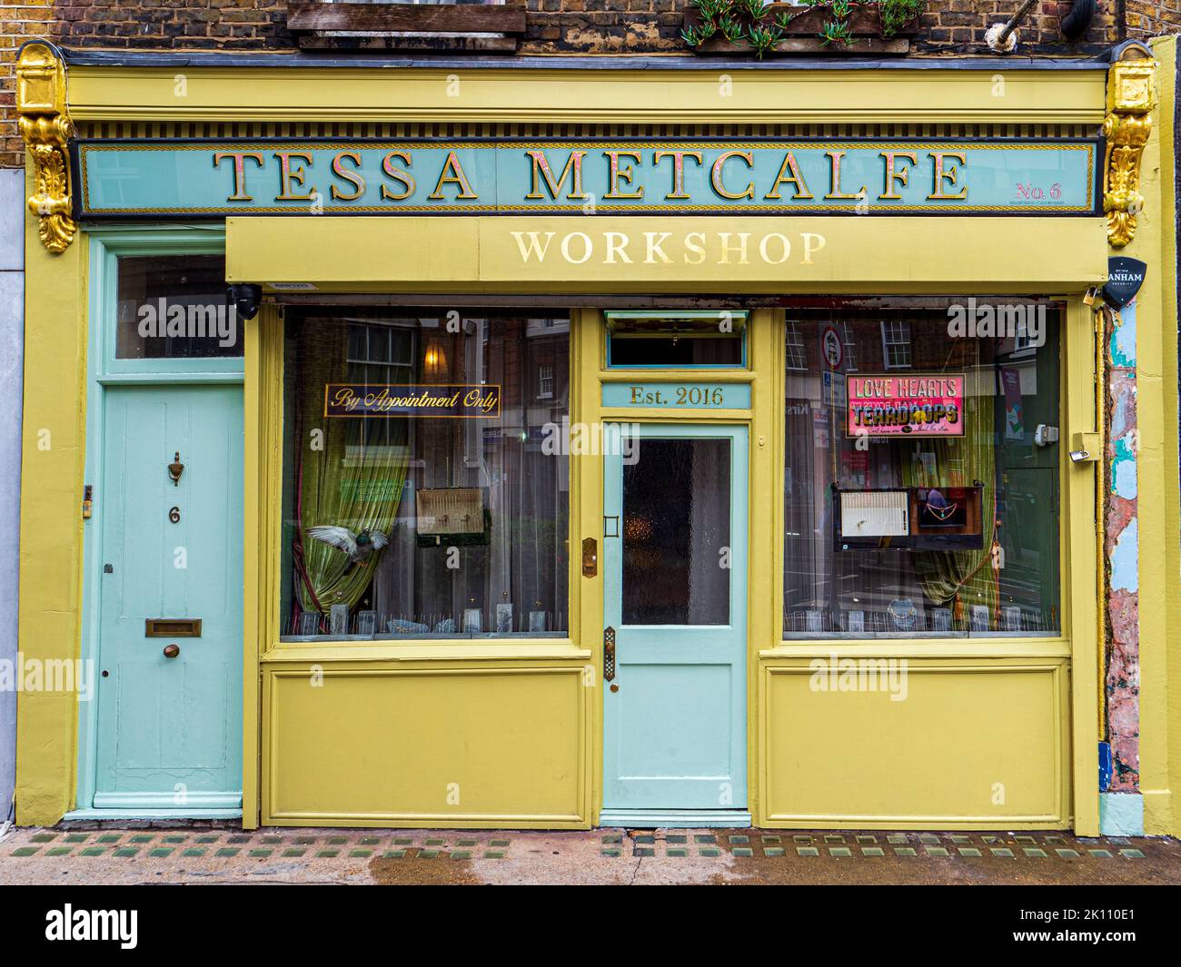 Tessa Metcalfe Schmuckwerkstatt und -Laden in der 6-Straße in London. Gegründet 2016. Stockfoto
