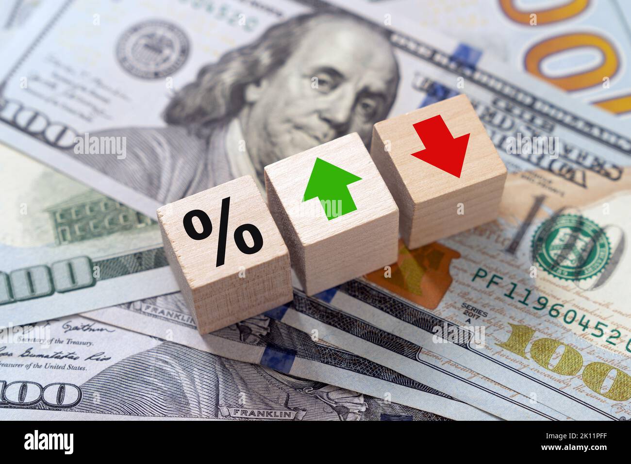 DIE US-Zinsen steigen und sinken für das Geschäftskonzept Stockfoto